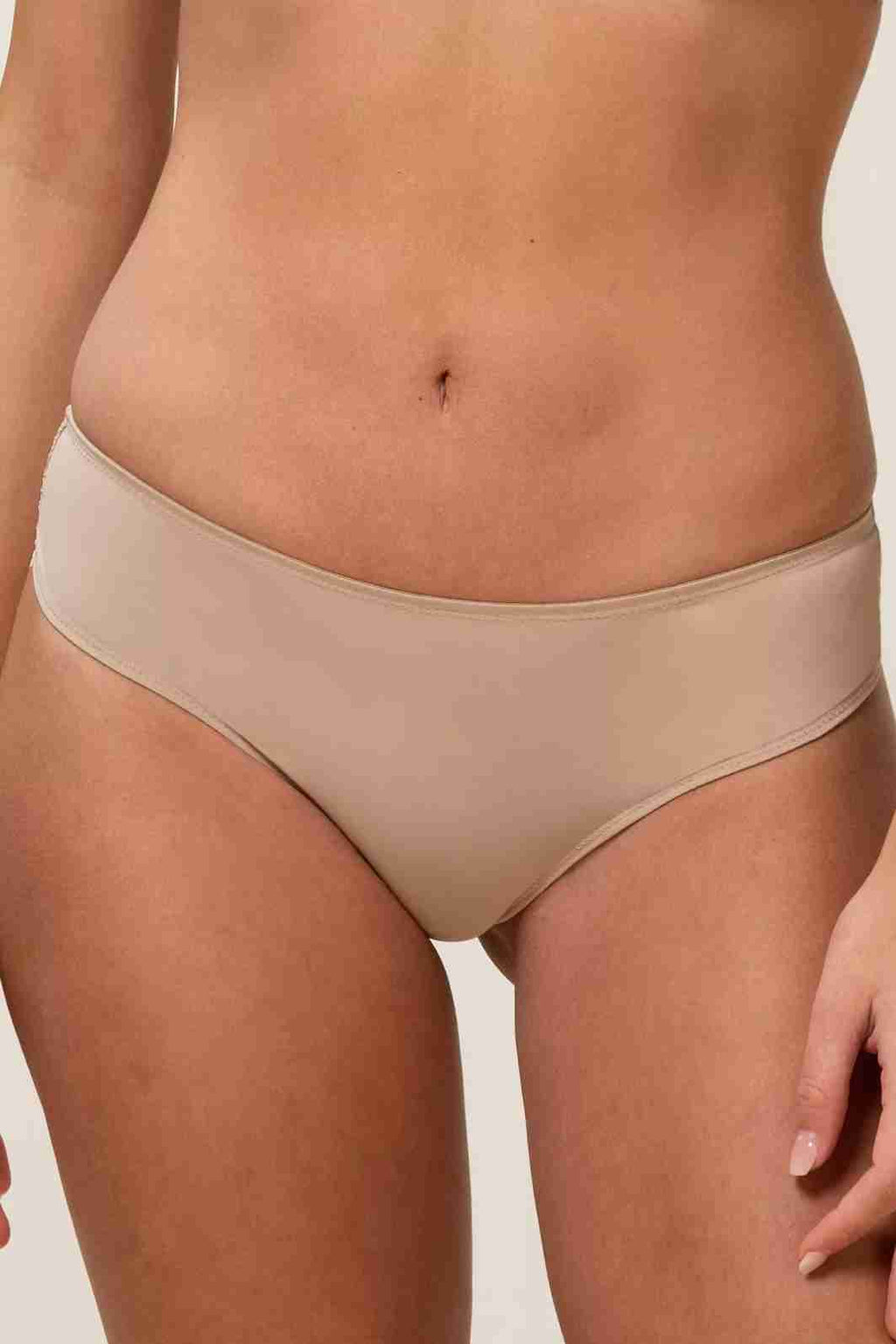 brazilian-string-lovely-micro-farbe-smooth-skin-128761-0.jpg