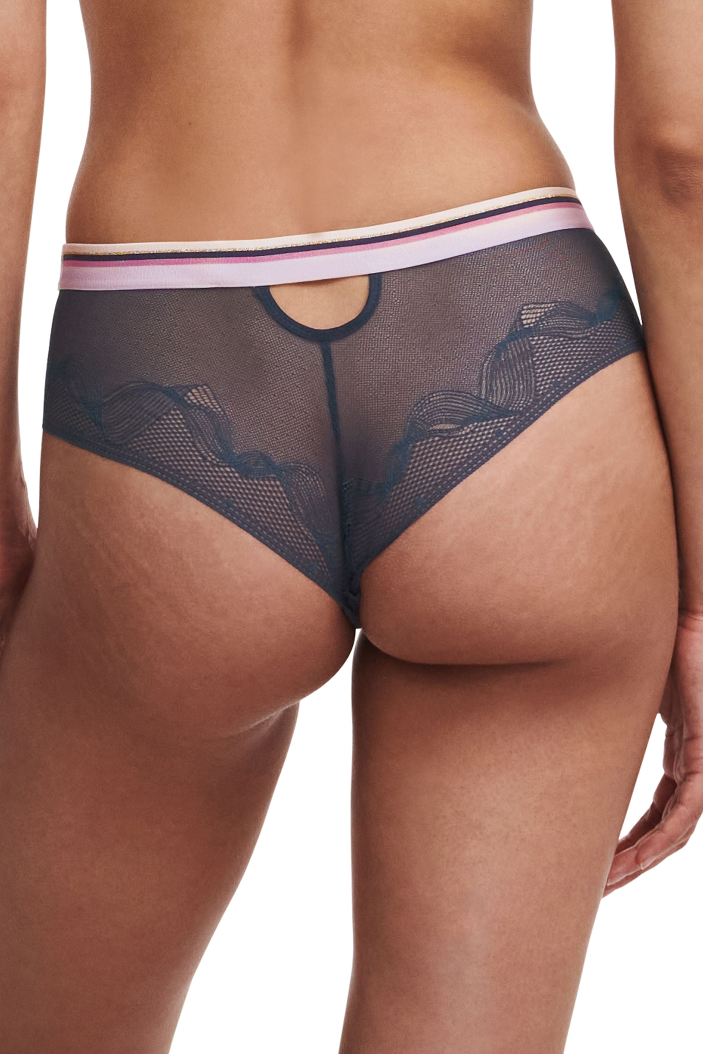 paola-shorty-122907-1.jpg
