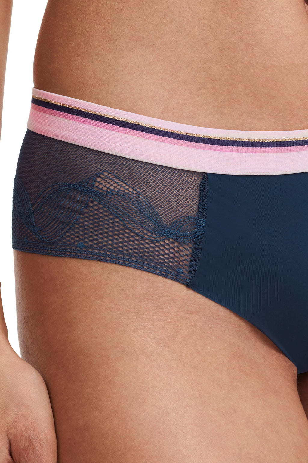 paola-shorty-122907-2.jpg