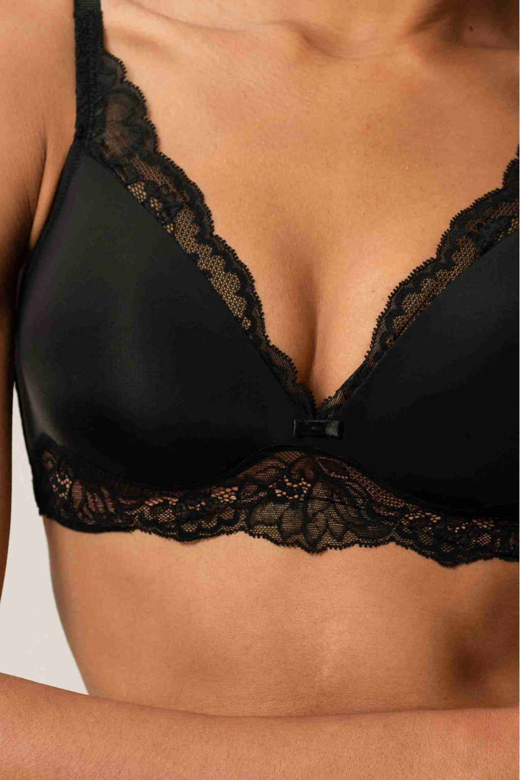 schalen-bh-amourette-charm-p-farbe-black-128835-0.jpg