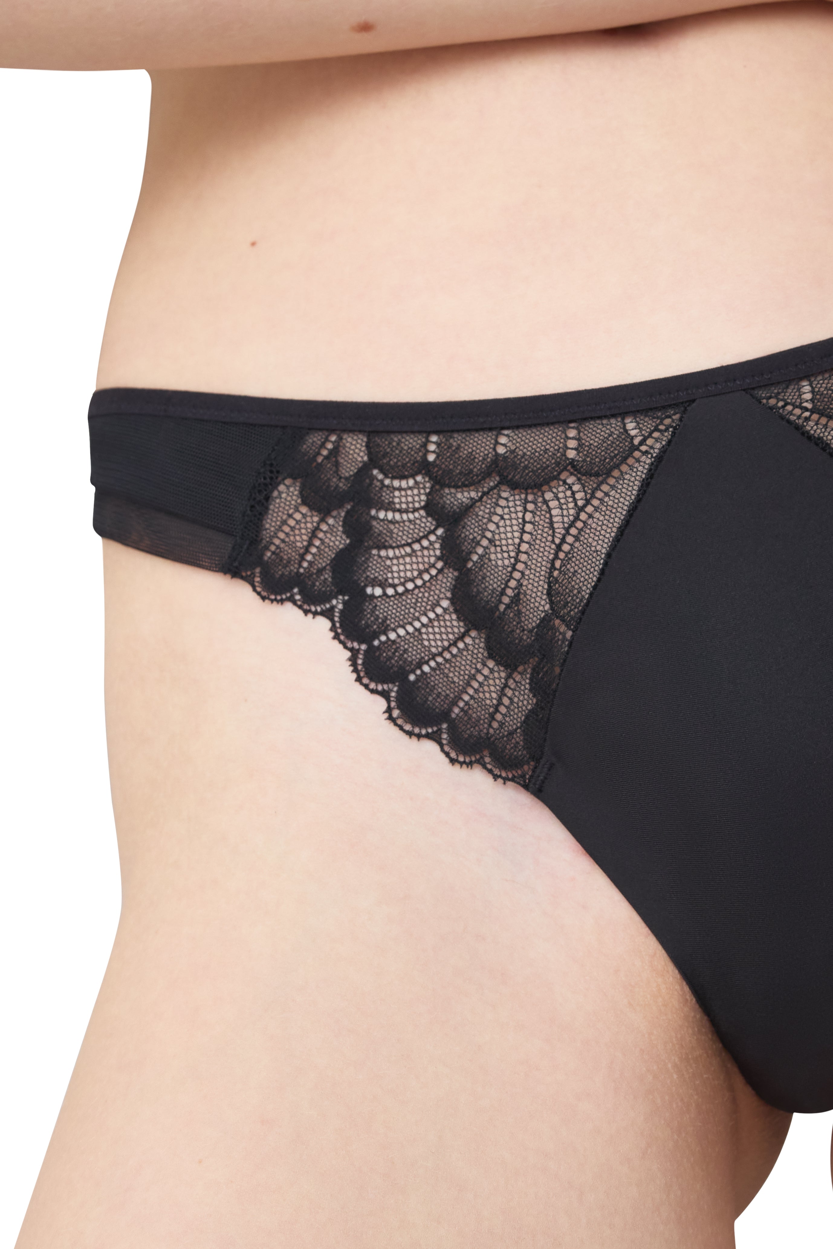 Love in Lace String (10228563)