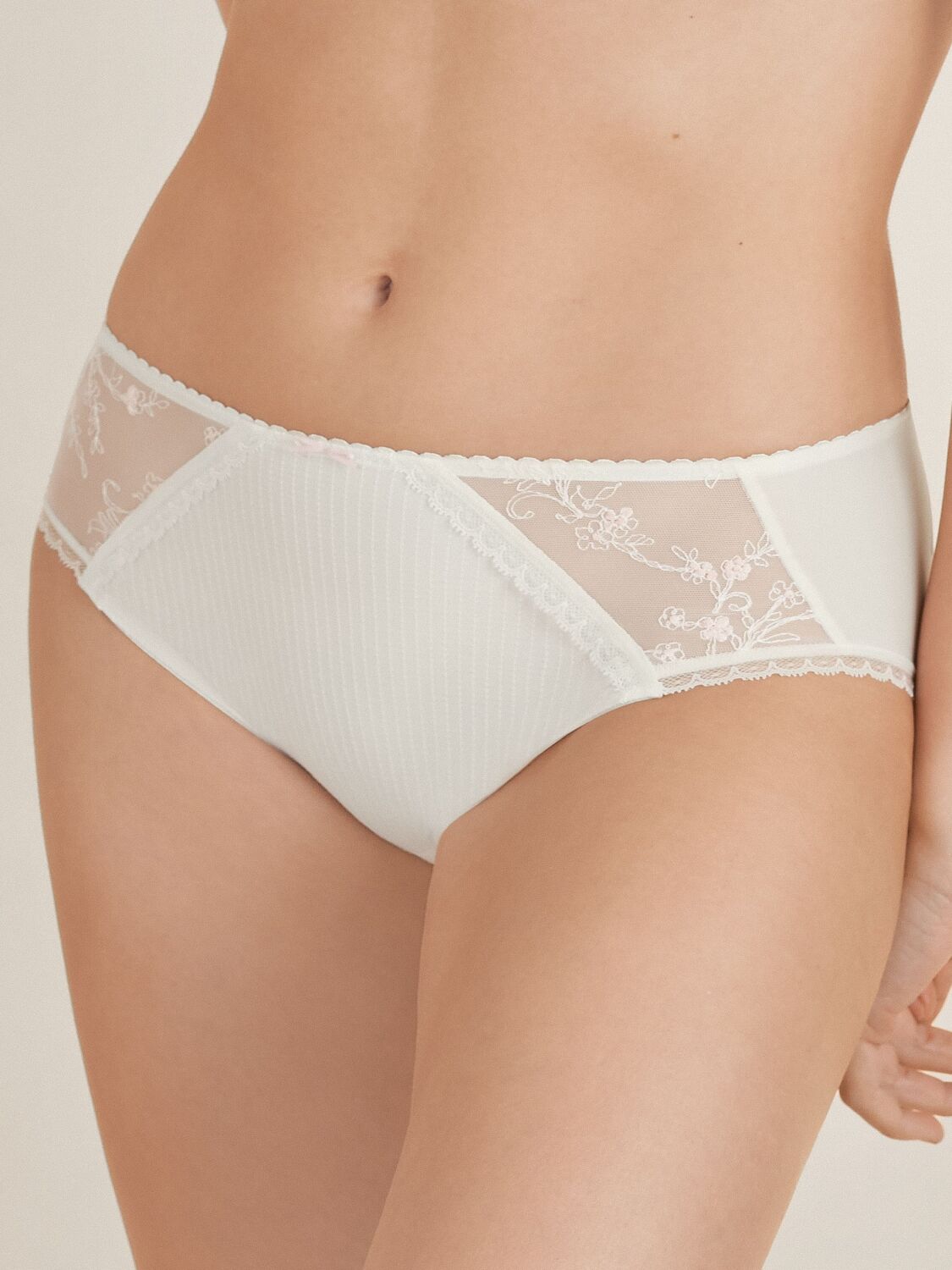 Conturelle Taillenslip Mille Fleurs Farbe Cream